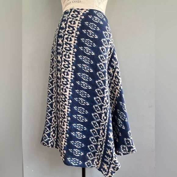 Coldwater Creek Dresses & Skirts - Coldwater Creek pre worn Navy and Cream Patterned Asymmetrical Skirt size M